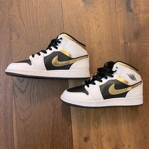 Jordan 1 Mid Big GS Sz 6.5y
